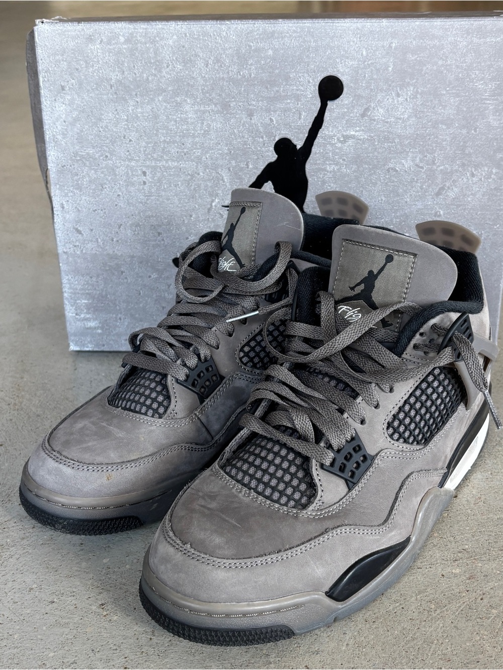 Jordan Retro 4 Men's Sneakers in cavestone and Black